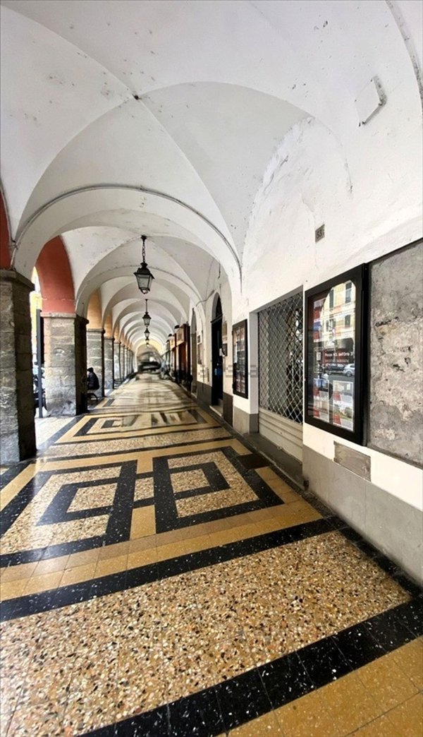 locale commerciale in vendita a Chiavari