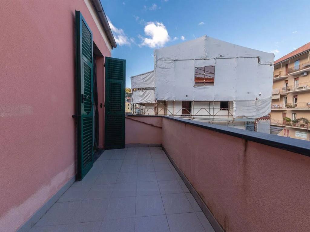 appartamento in vendita a Chiavari in zona Caperana