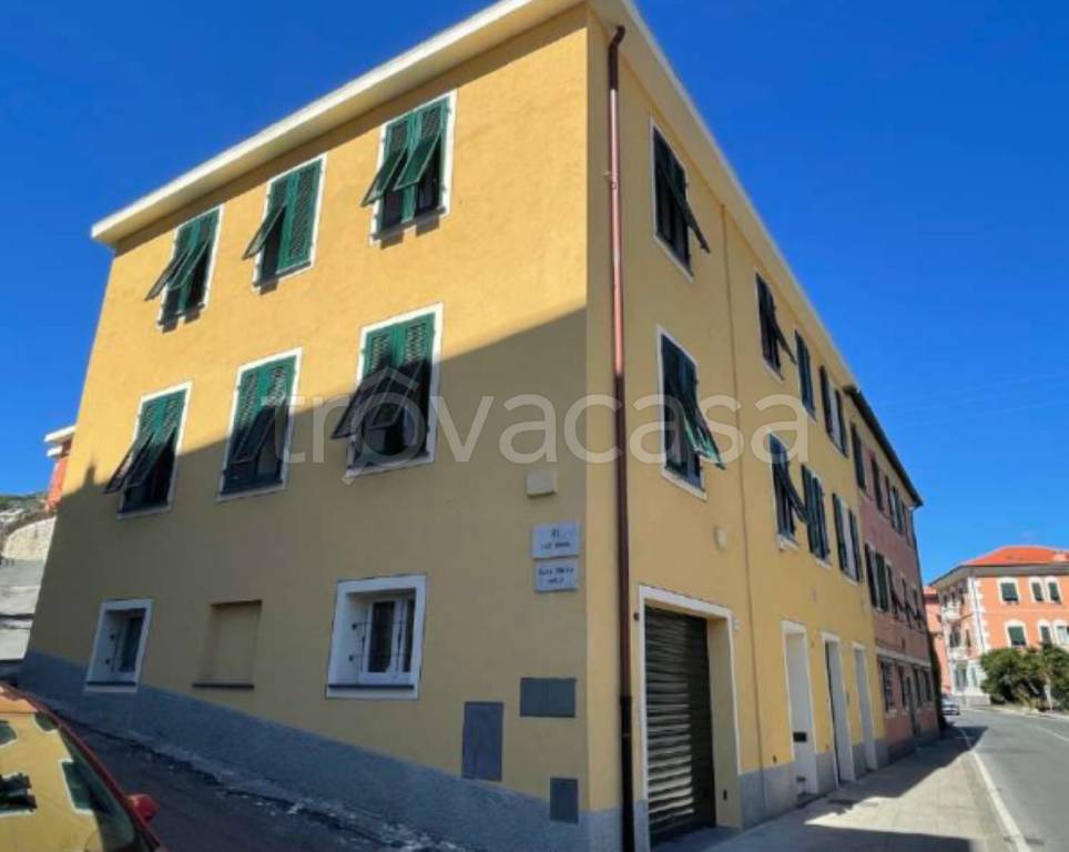 locale di sgombero in vendita a Chiavari