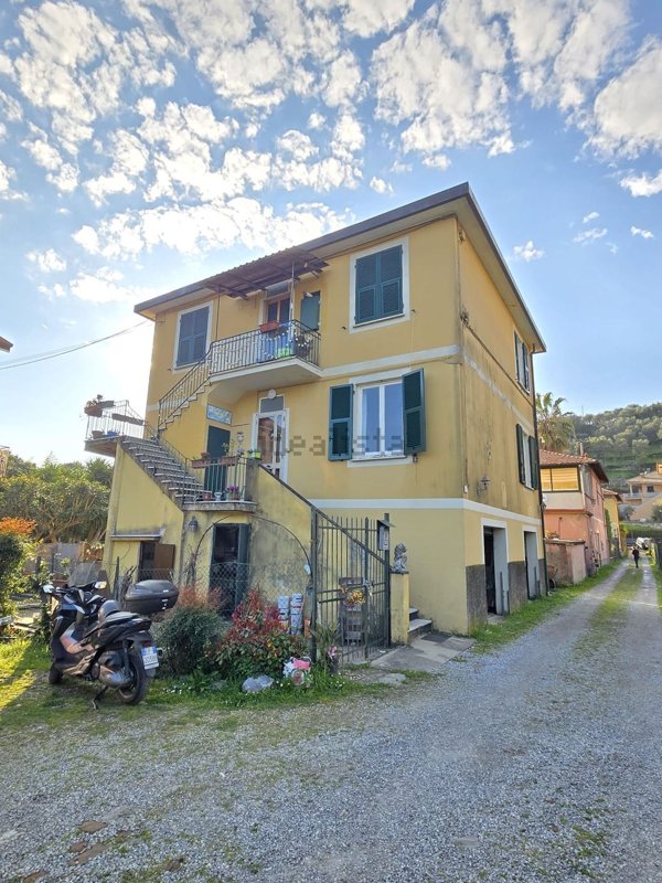 casa indipendente in vendita a Chiavari