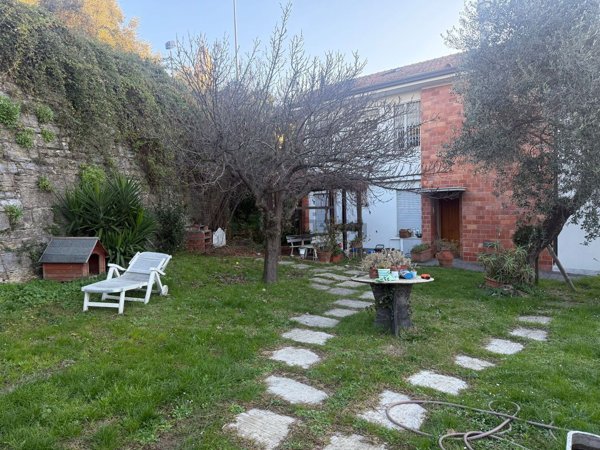 casa indipendente in vendita a Chiavari