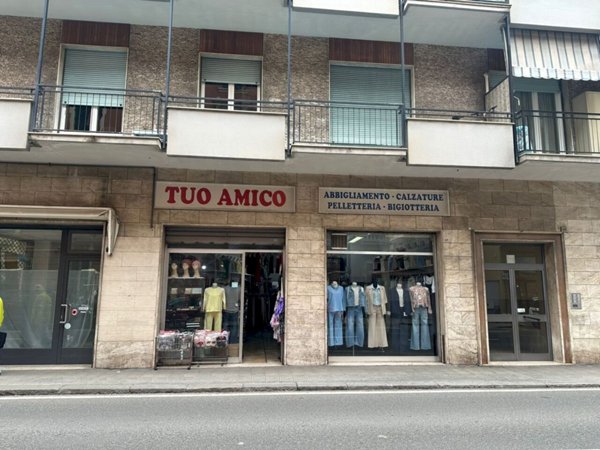 locale commerciale in vendita a Chiavari