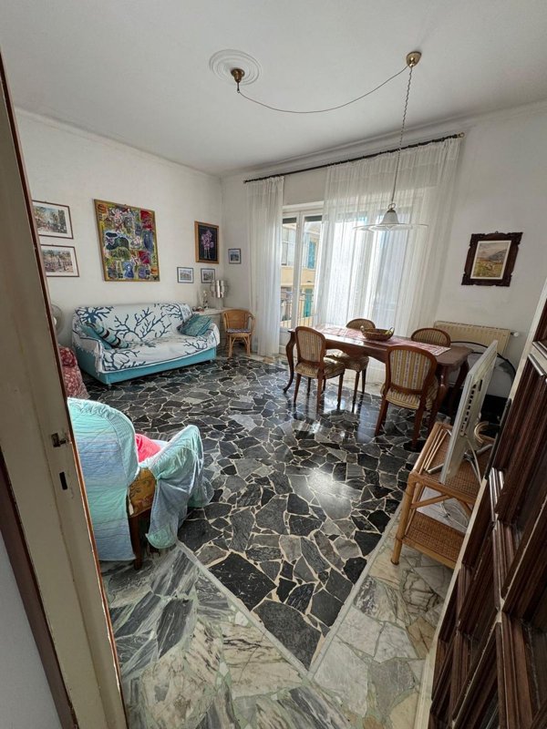 appartamento in vendita a Chiavari in zona Entella