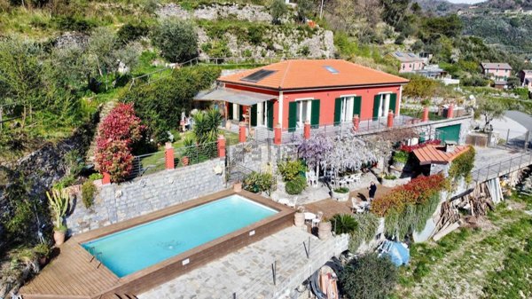 casa indipendente in vendita a Chiavari