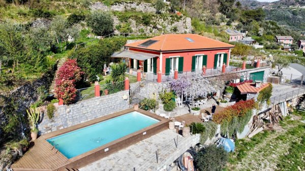 casa indipendente in vendita a Chiavari