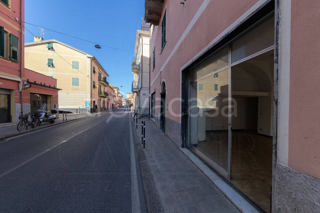 locale commerciale in vendita a Chiavari