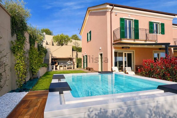 casa indipendente in vendita a Chiavari