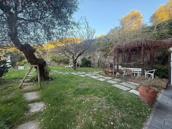 casa indipendente in vendita a Chiavari