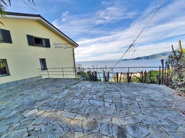 appartamento in vendita a Chiavari in zona Sant'Andrea di Rovereto