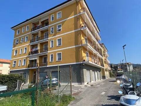 appartamento in vendita a Chiavari in zona Caperana