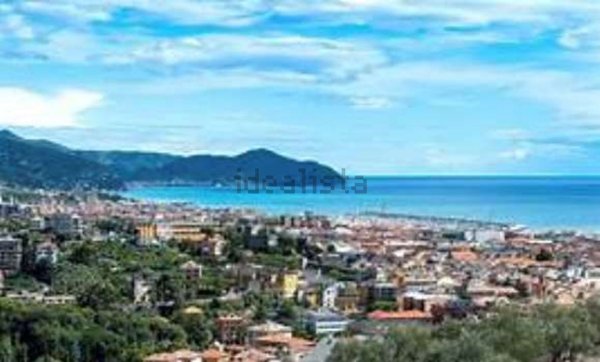 locale di sgombero in vendita a Chiavari