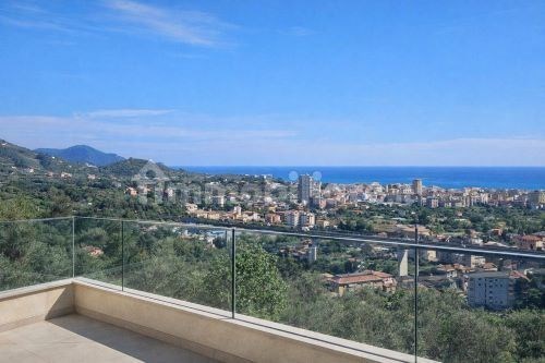 appartamento in vendita a Chiavari in zona Caperana