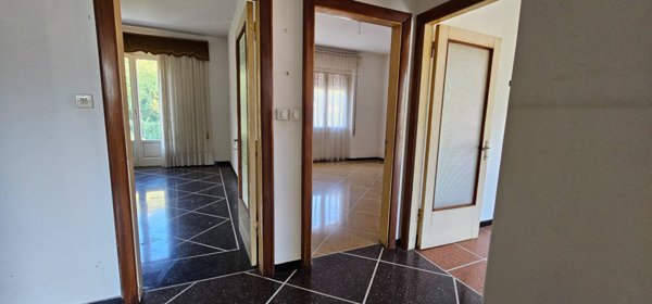 appartamento in vendita a Chiavari in zona Caperana