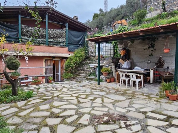 casa indipendente in vendita a Chiavari in zona Sanguineto