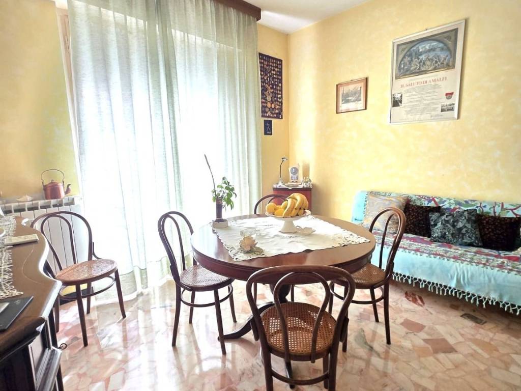 appartamento in vendita a Chiavari in zona Caperana