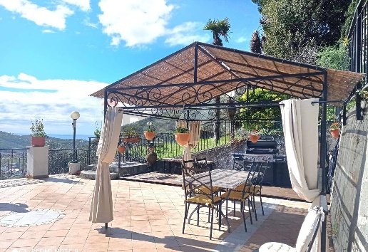 casa indipendente in vendita a Chiavari in zona Caperana