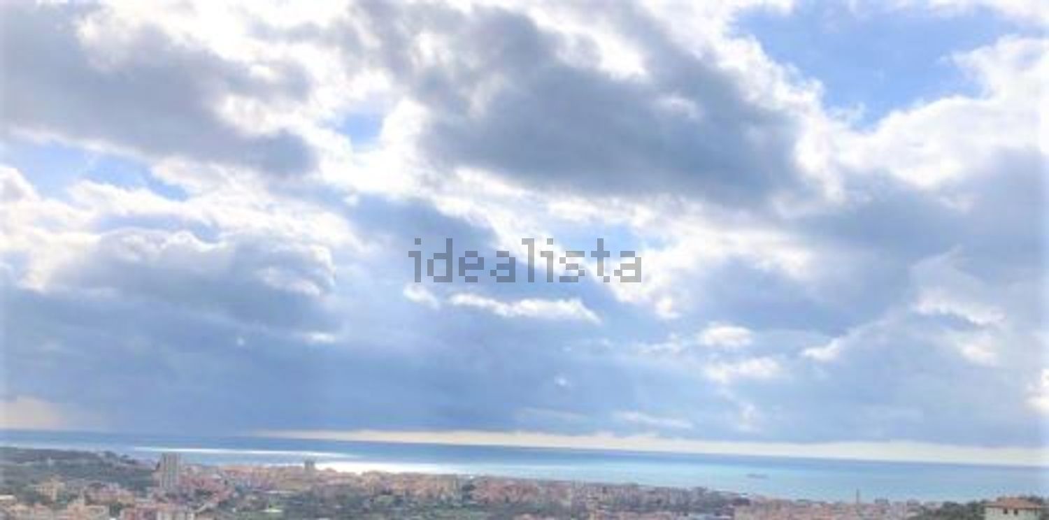 appartamento in vendita a Chiavari in zona Caperana