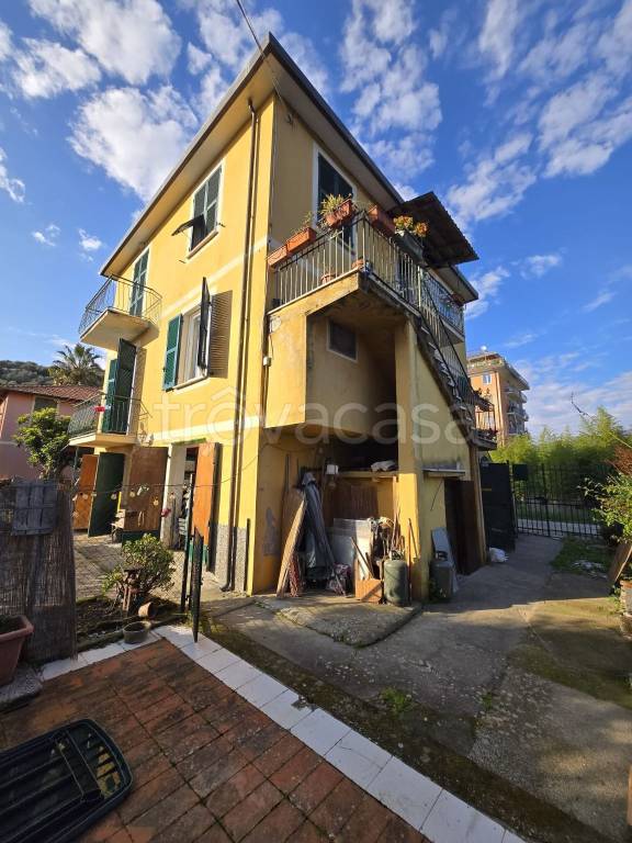 casa indipendente in vendita a Chiavari in zona Caperana