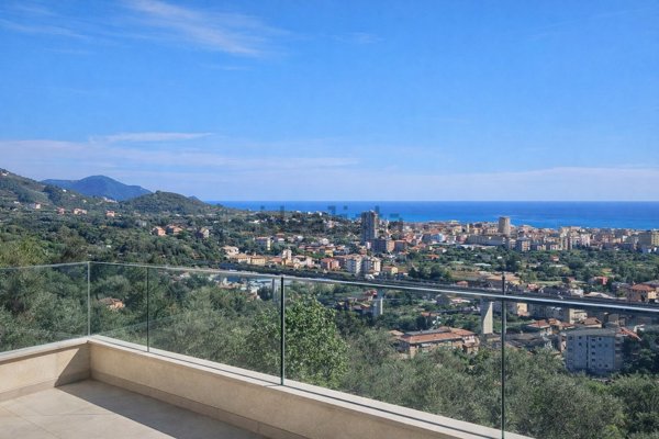 appartamento in vendita a Chiavari in zona Caperana