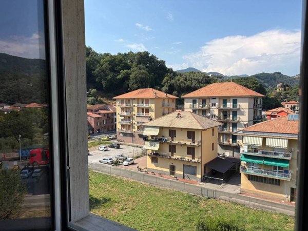 appartamento in vendita a Chiavari in zona Caperana