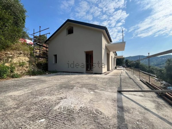 casa indipendente in vendita a Chiavari in zona Entella