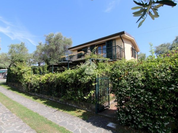 casa indipendente in vendita a Chiavari in zona Entella