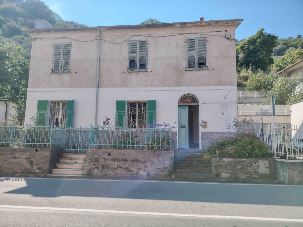 appartamento in vendita a Chiavari in zona Caperana