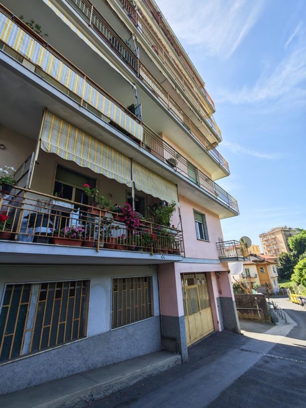 appartamento in vendita a Chiavari in zona Entella
