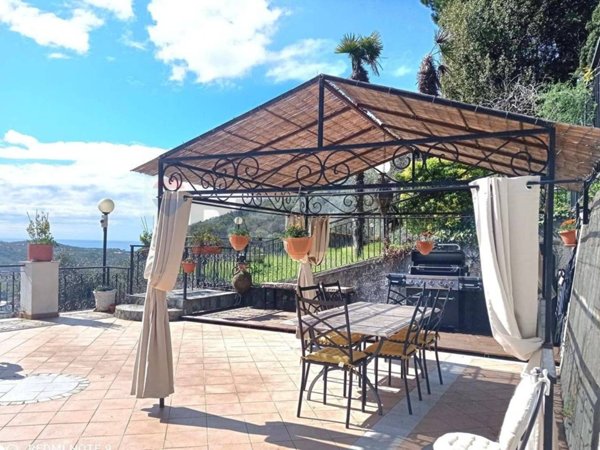 casa indipendente in vendita a Chiavari in zona Caperana