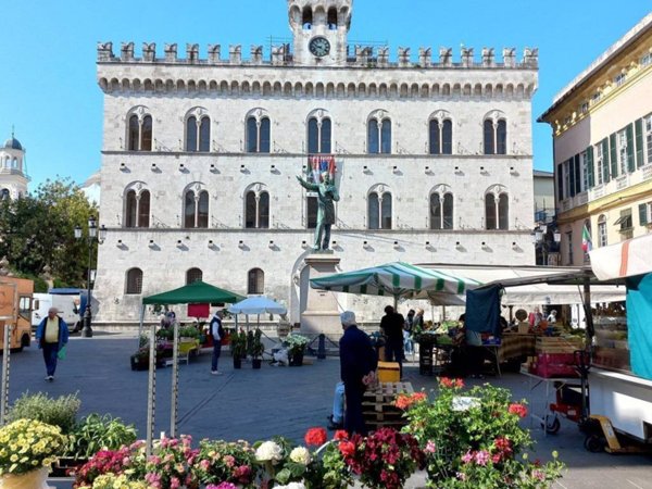 locale commerciale in vendita a Chiavari