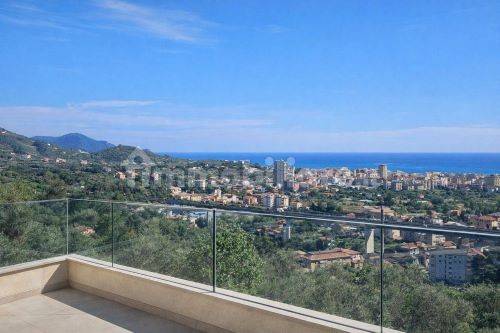 appartamento in vendita a Chiavari in zona Caperana