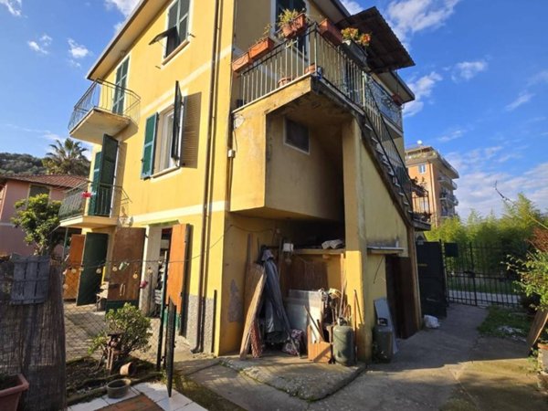casa indipendente in vendita a Chiavari in zona Caperana