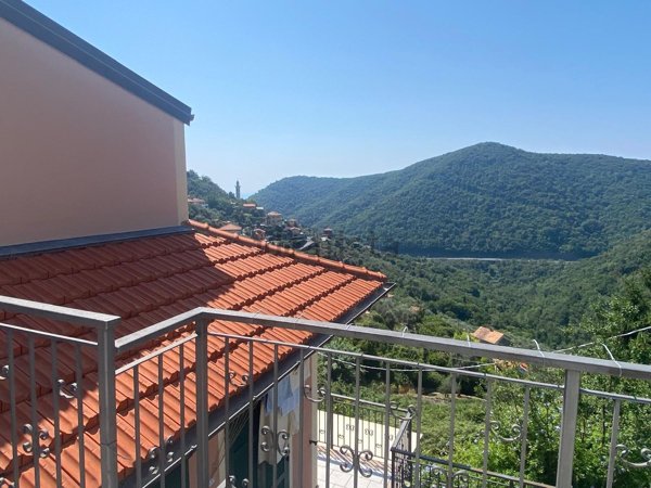 casa indipendente in vendita a Chiavari in zona Sanguineto