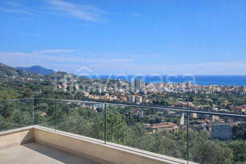 appartamento in vendita a Chiavari in zona Caperana