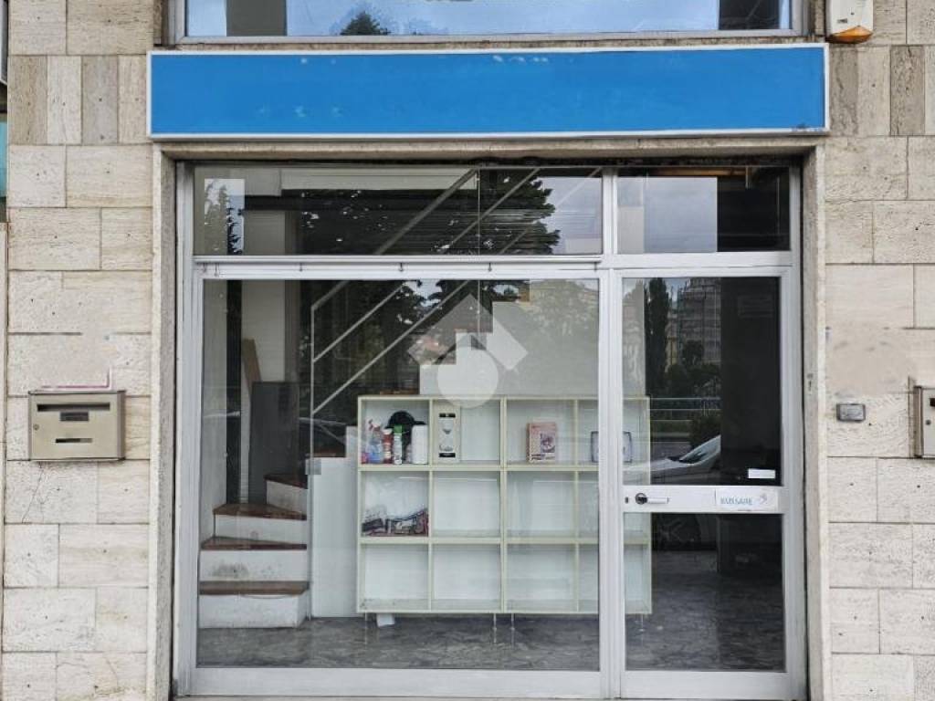 negozio in vendita a Chiavari in zona Entella