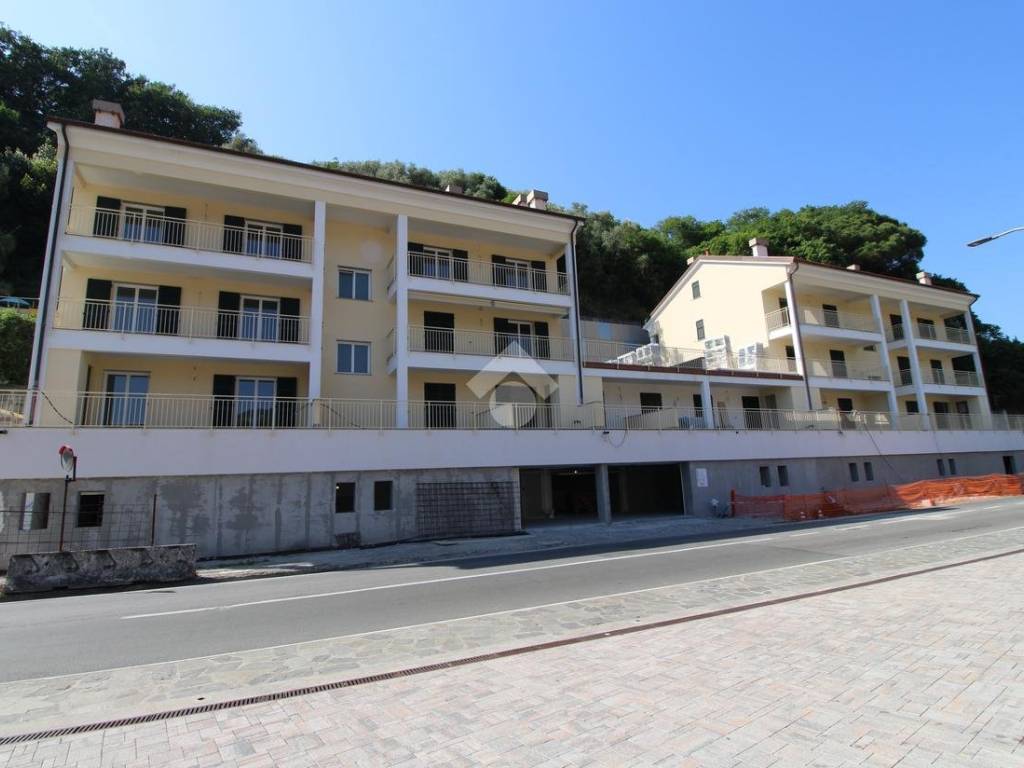 appartamento in vendita a Chiavari in zona Caperana