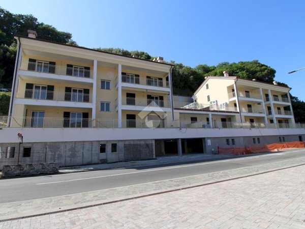 appartamento in vendita a Chiavari in zona Caperana