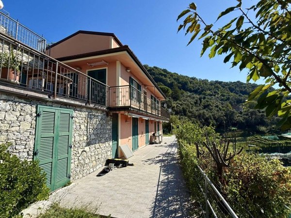 casa indipendente in vendita a Chiavari in zona Sanguineto