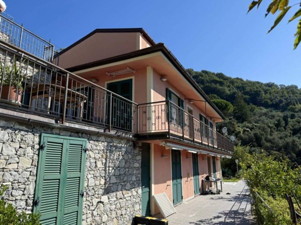 casa indipendente in vendita a Chiavari in zona Sanguineto
