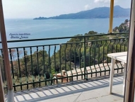 appartamento in vendita a Chiavari in zona Caperana