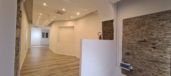 locale commerciale in vendita a Chiavari