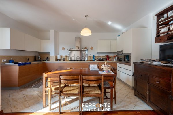 casa indipendente in vendita a Chiavari in zona Sanguineto