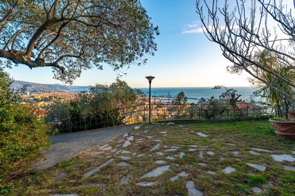 casa indipendente in vendita a Chiavari in zona Entella