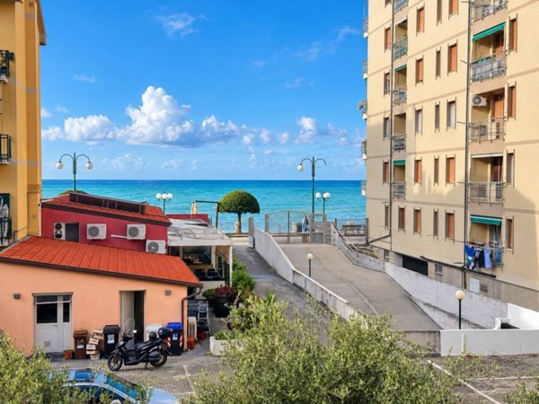 casa indipendente in vendita a Chiavari in zona Entella