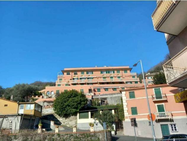 appartamento in vendita a Chiavari in zona Caperana
