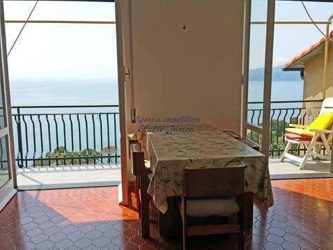 appartamento in vendita a Chiavari in zona Caperana