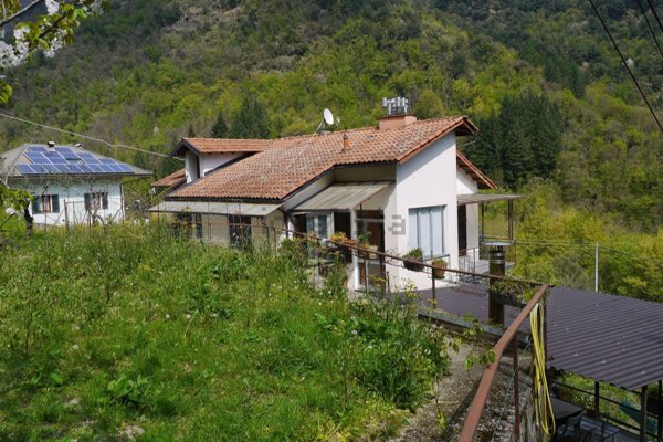 casa indipendente in vendita a Cicagna in zona Monleone