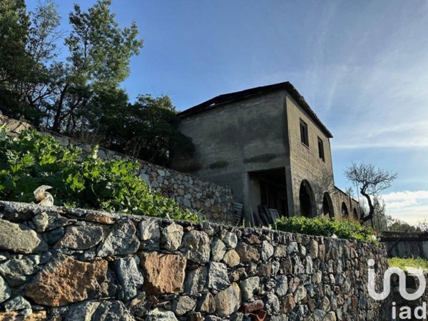 casa indipendente in vendita a Cogoleto in zona Pratozanino