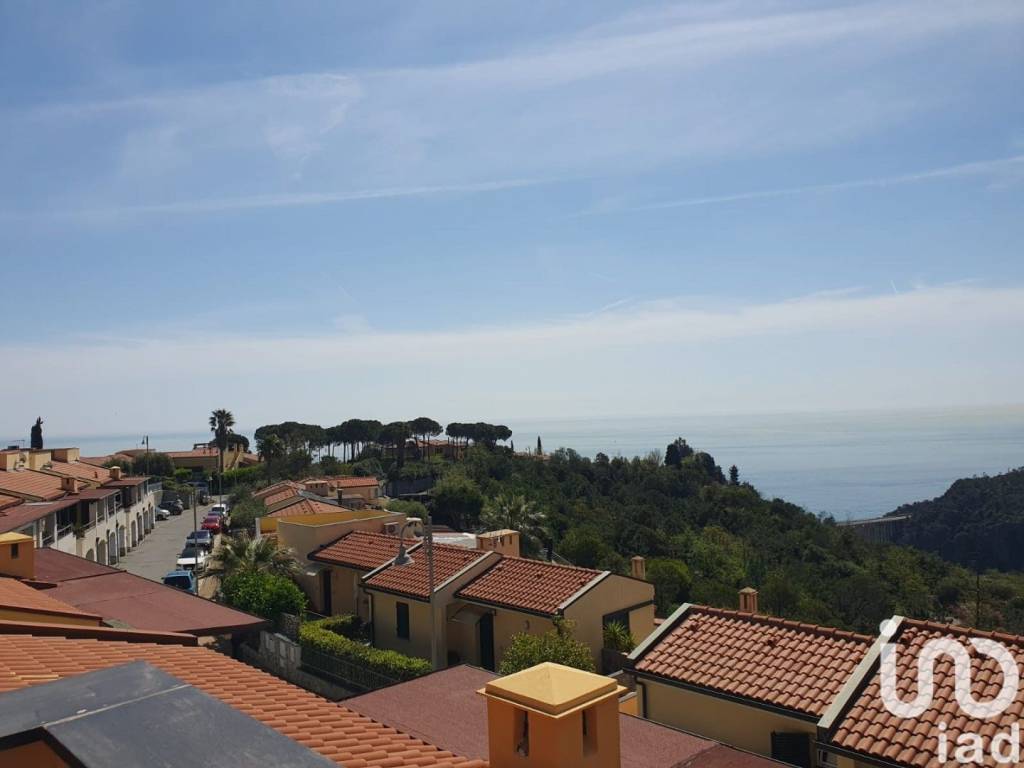 casa indipendente in vendita a Cogoleto