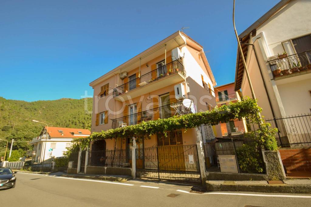 appartamento in vendita a Cogoleto in zona Sciarborasca